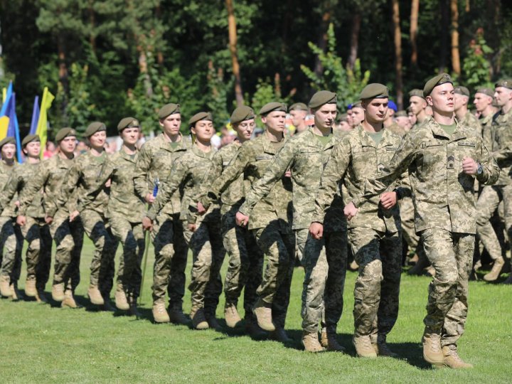 У Житомирському інституті курсанти відмовилися виходити на шикування у формі, їм наказали дати догану