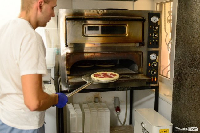 Гаряча піца – за 5 хвилин: у Луцьку відкрили 11-ий магазин популярної мережі «Галя Балувана»*