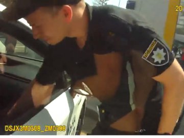  Водій-порушник наїхав на луцького патрульного. ВІДЕО