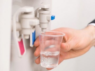 Навіщо використовувати очищену воду в офісі?*