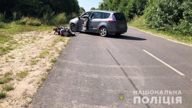 На Волині 19-річний мотоцикліст врізався у легковик: у лікарні він помер