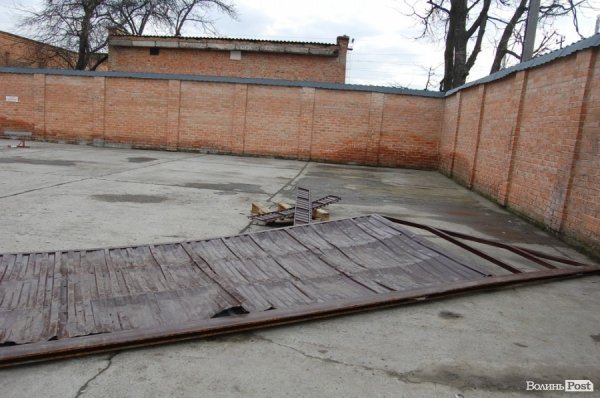 Офіс Партії регіонів у Луцьку після підпалу. ФОТО