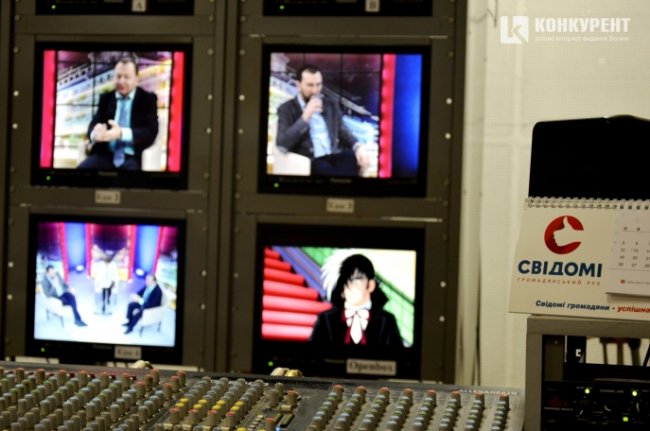  Пульти та екрани – це те, чим керують режисери популярного телешоу Волині.