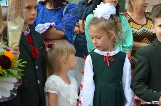 Перший дзвоник у луцькій школі №17. ФОТО