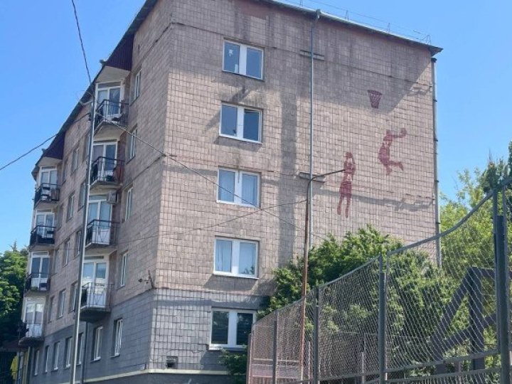 У Луцьку з’явився мурал із силуетами юнаків, яких вбили в Німеччині