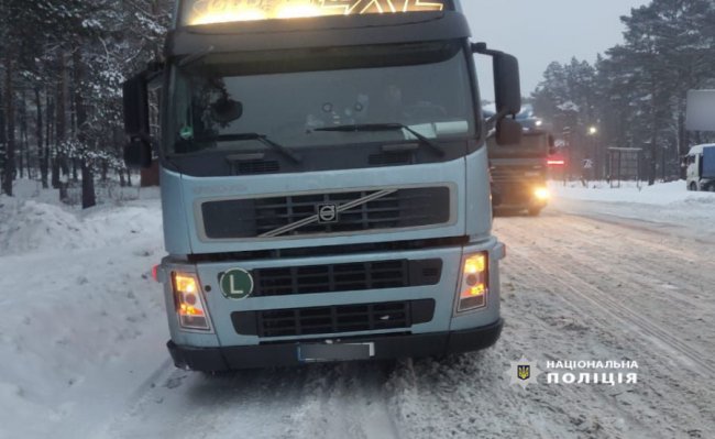 У волинянина вдома вилучили незаконну деревину та бензопилу. ФОТО