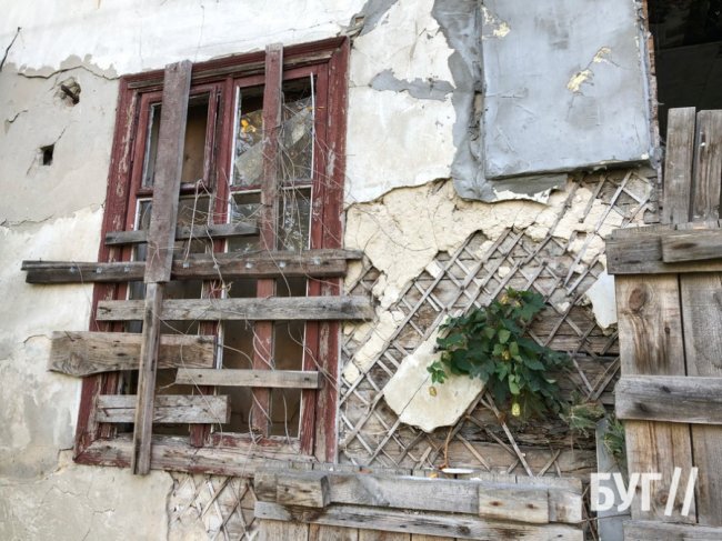 Мешканці аварійних двоповерхівок на Волині бояться, що будівлі можуть обвалитися. ФОТО.ВІДЕО