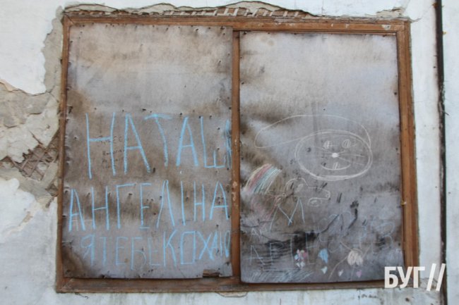 Мешканці аварійних двоповерхівок на Волині бояться, що будівлі можуть обвалитися. ФОТО.ВІДЕО