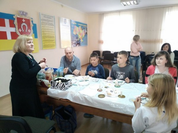 Волинські енергетики опановували писанкарство. ФОТО