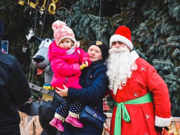 Луцькі муніципали заперечили те, що проганяли Діда Мороза з-під ялинки