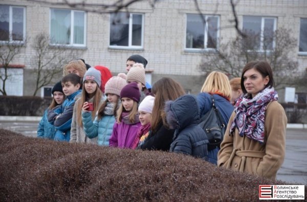 Луцькі гімназисти зібрали кошти для службових собак. ФОТО