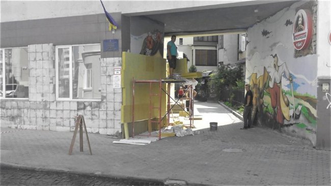 Патріотичне графіті у центрі Луцька «зашили»