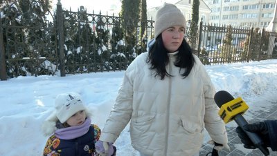 Як у Луцьку борються з бурульками та снігом на дахах. ВІДЕО