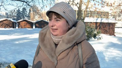 Як у Луцьку борються з бурульками та снігом на дахах. ВІДЕО