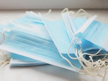 Одноразові медичні маски у аптеках Волині дешевшають 
