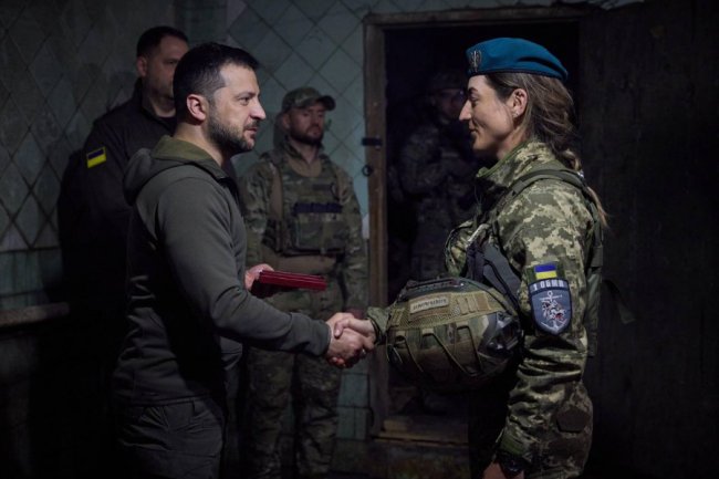 Зеленський побував на фронтовій ділянці Вугледар-Марʼїнка в Донецькій області