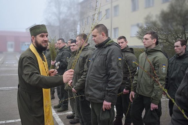 Луцькі нацгвардійці освятили вербу. ФОТО