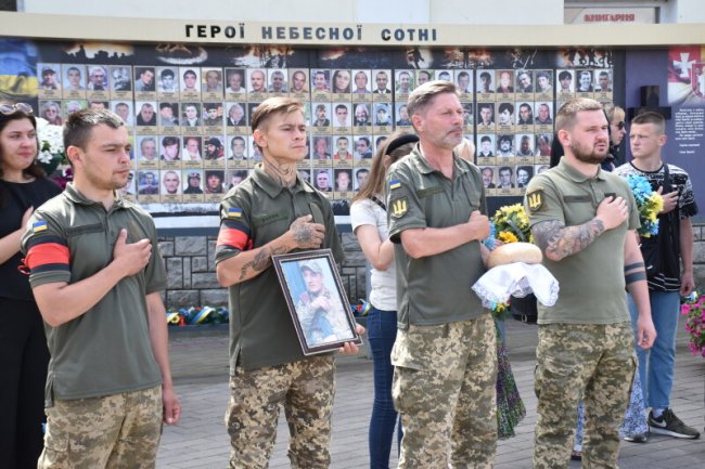 Лучани провели в останню дорогу Героя Олексія Ходирєва