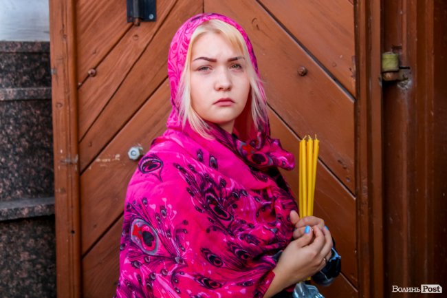 Різнобарв’я квітів та запашний мед: як у Луцьку святять «маковійчики». ФОТО