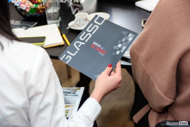 Увага до деталей: як на «Інвесторі» вікна «розбирали». ФОТО