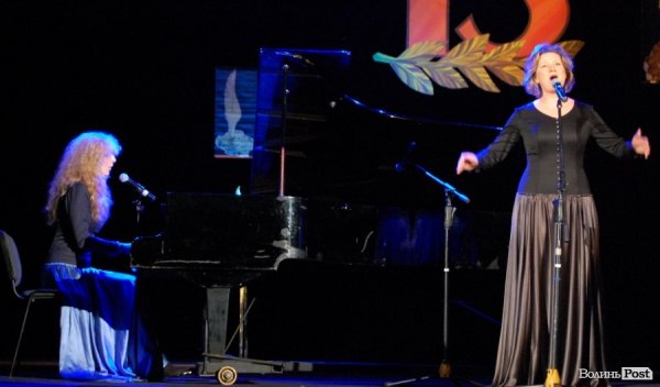 Сестри Тельнюк додали аристократизму церемонії своїми голосами, сукнями і роялем