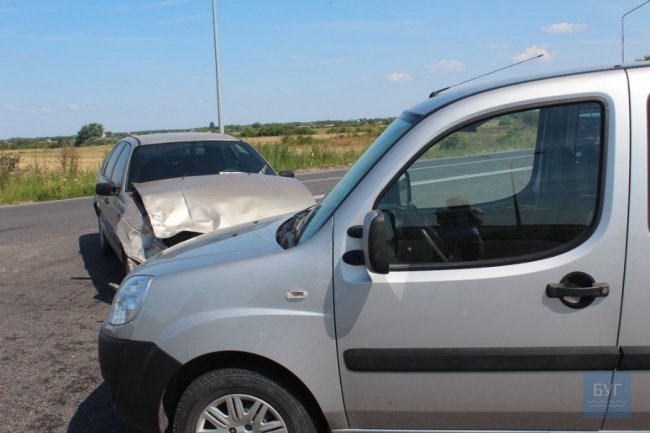  У Володимирі-Волинському зіткнулися три автомобілі. ФОТО