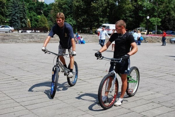 У Луцьку відомий телеведучий і кавеенщик пропагував тверезе життя. ФОТО
