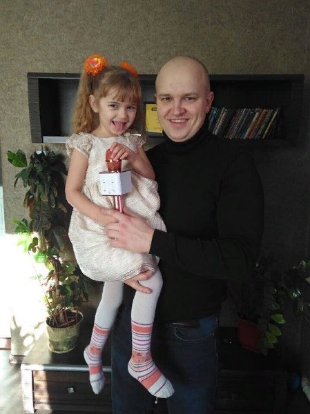 Красуні-доньки із відомими татами з Волині: святкова добірка. ФОТО