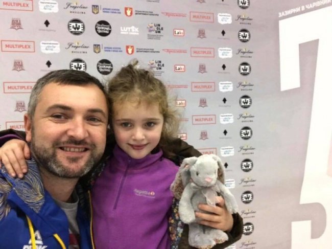 Красуні-доньки із відомими татами з Волині: святкова добірка. ФОТО