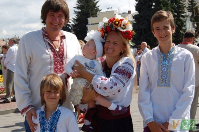 Красуні-доньки із відомими татами з Волині: святкова добірка. ФОТО