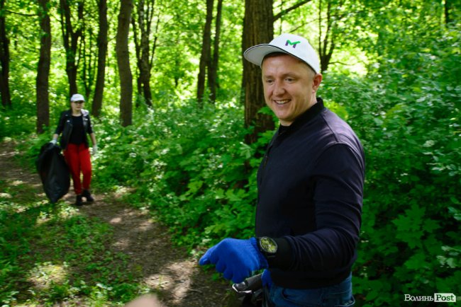 «Це може бути суперлокація»: «Інвестор» влаштував толоку у ботанічному саду на Потебні. ФОТО*