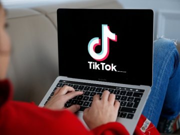 Розповіли про популярні схеми шахрайства в TikTok