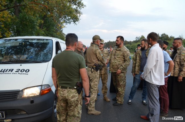 Тисячі людей у центрі Луцька зустріли загиблого Героя. ФОТО