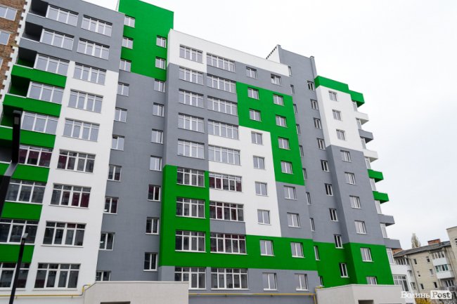 Холод – не завада: як у Луцьку будують «карамельний» житловий комплекс. ФОТО*