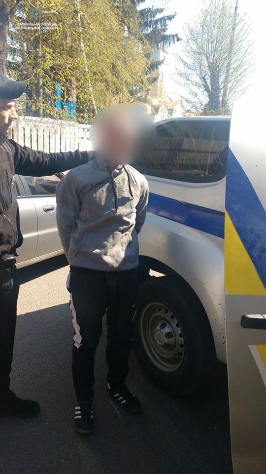 Луцькі копи за годину знайшли та затримали магазинних крадіїв. ФОТО