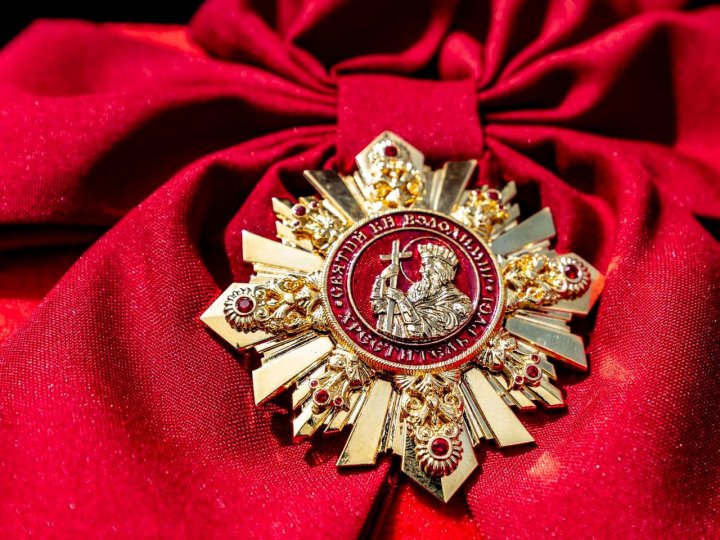 Експрезидент Молдови отримав орден від настоятеля УПЦ (МП) Онуфрія в монастирі російської церкви