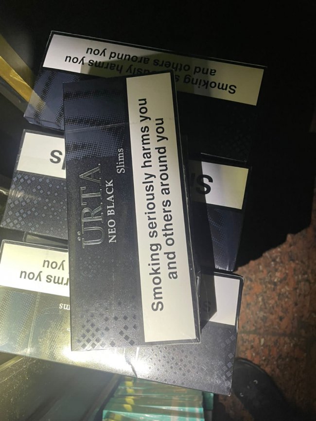 Волинські митники виявили контрабандні цигарки у потягу, які заховали під матрацами  