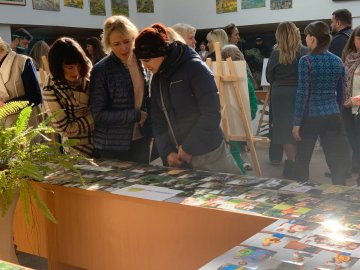 У Луцьку презентували соціальний фотопроєкт для переселенців «Очі – дзеркало душі»