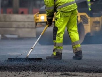 Ремонтують, аж гай шумить: Волинь освоїла майже всі «державні» гроші на дороги