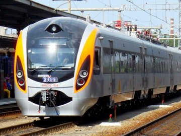 До свят «Укрзалізниця» призначила додаткові рейси поїзда «Чотири столиці»