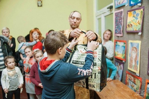 Українці Лондона «завалили» подарунками волинських дітей