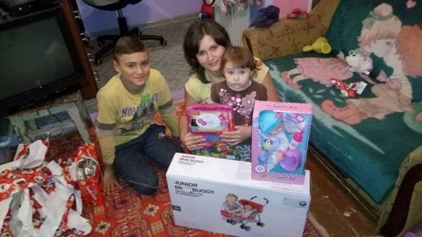 Українці Лондона «завалили» подарунками волинських дітей