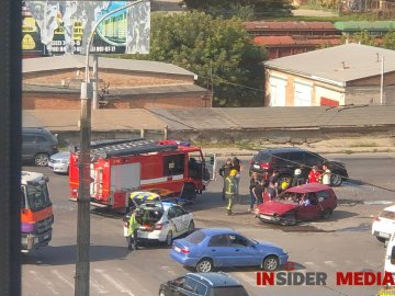 У Луцьку – аварія з потерпілими: на місці працюють медики, рятувальники та поліцейські. ФОТО. ВІДЕО