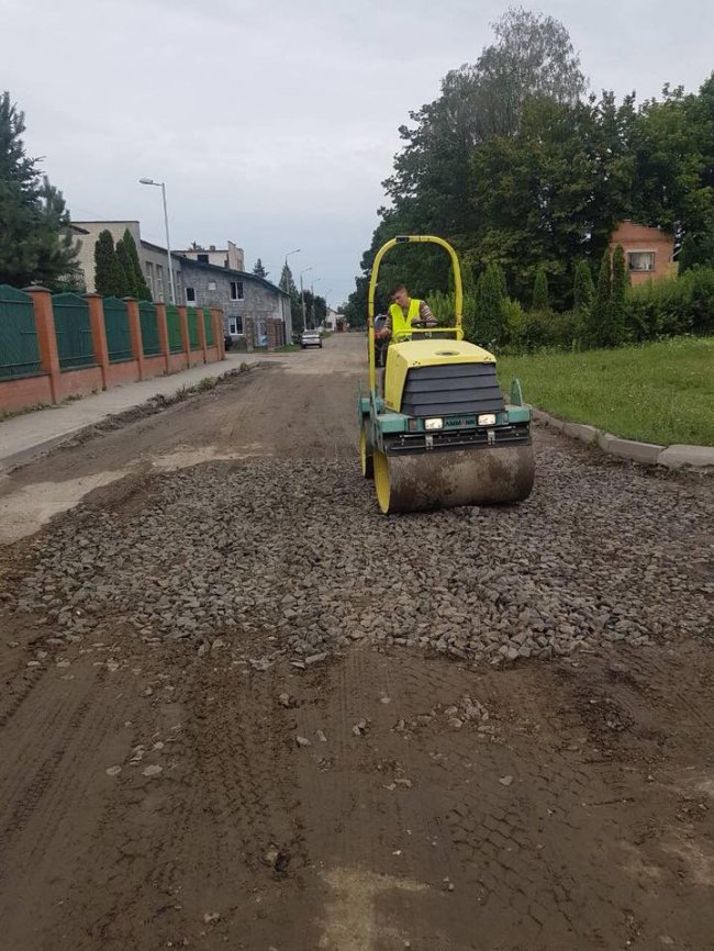 Активісти своїм коштом відновили дорогу у Луцьку. ФОТО