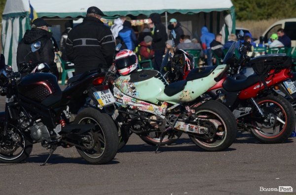 Під Луцьком відбувся чемпіонат з дрег-рейсингу. ФОТО