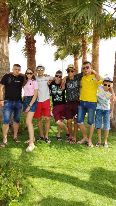 11-класники із села на Волині відсвяткували випускний у Єгипті. ФОТО