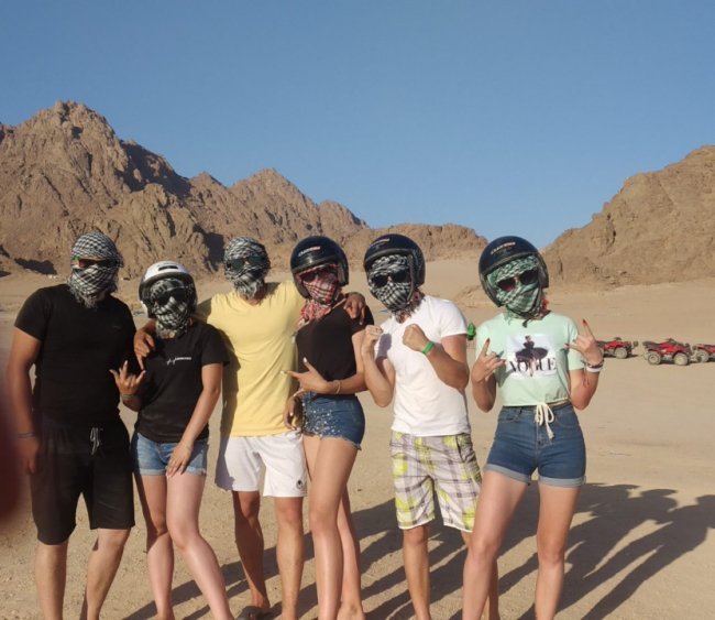 11-класники із села на Волині відсвяткували випускний у Єгипті. ФОТО