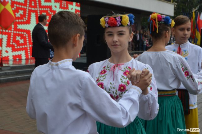 Урочиста Академія і танці: у центрі Луцька святкували День міста. ФОТО