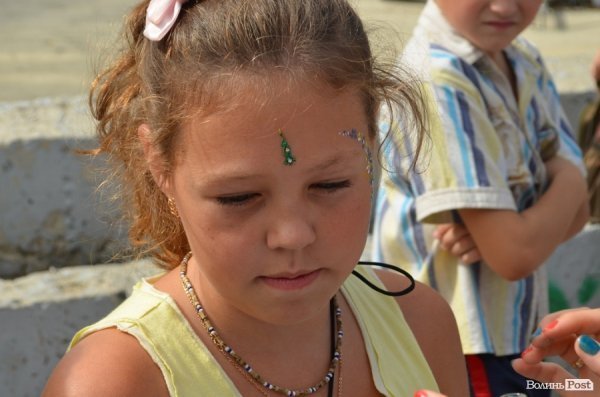 У центрі Луцька займалися йогою. ФОТО 