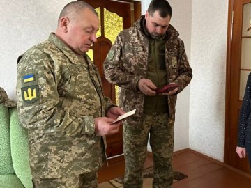 На Волині рідним Героя вручили його посмертну нагороду